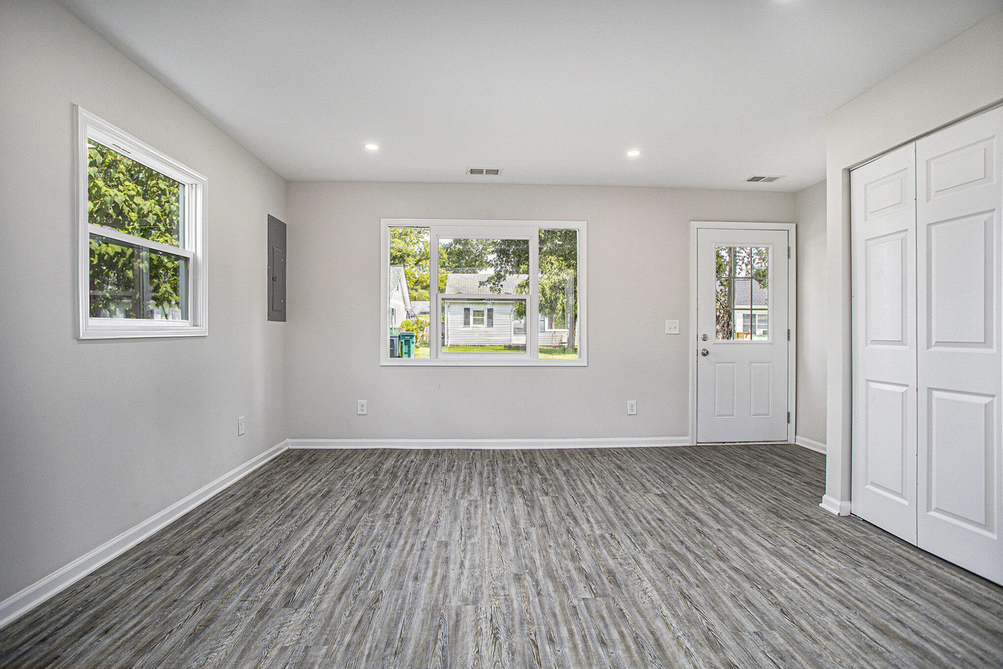 Battle Creek City, Michigan 49015, United States, 2 Bedrooms Bedrooms, ,1 BathroomBathrooms,Residential,Pending,189947