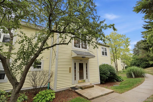 2215 S HURON PKWY APT 1, ANN ARBOR, MI 48104 - Image f85596fc6eeba4e4d72f8d746971b4d9/1846710244