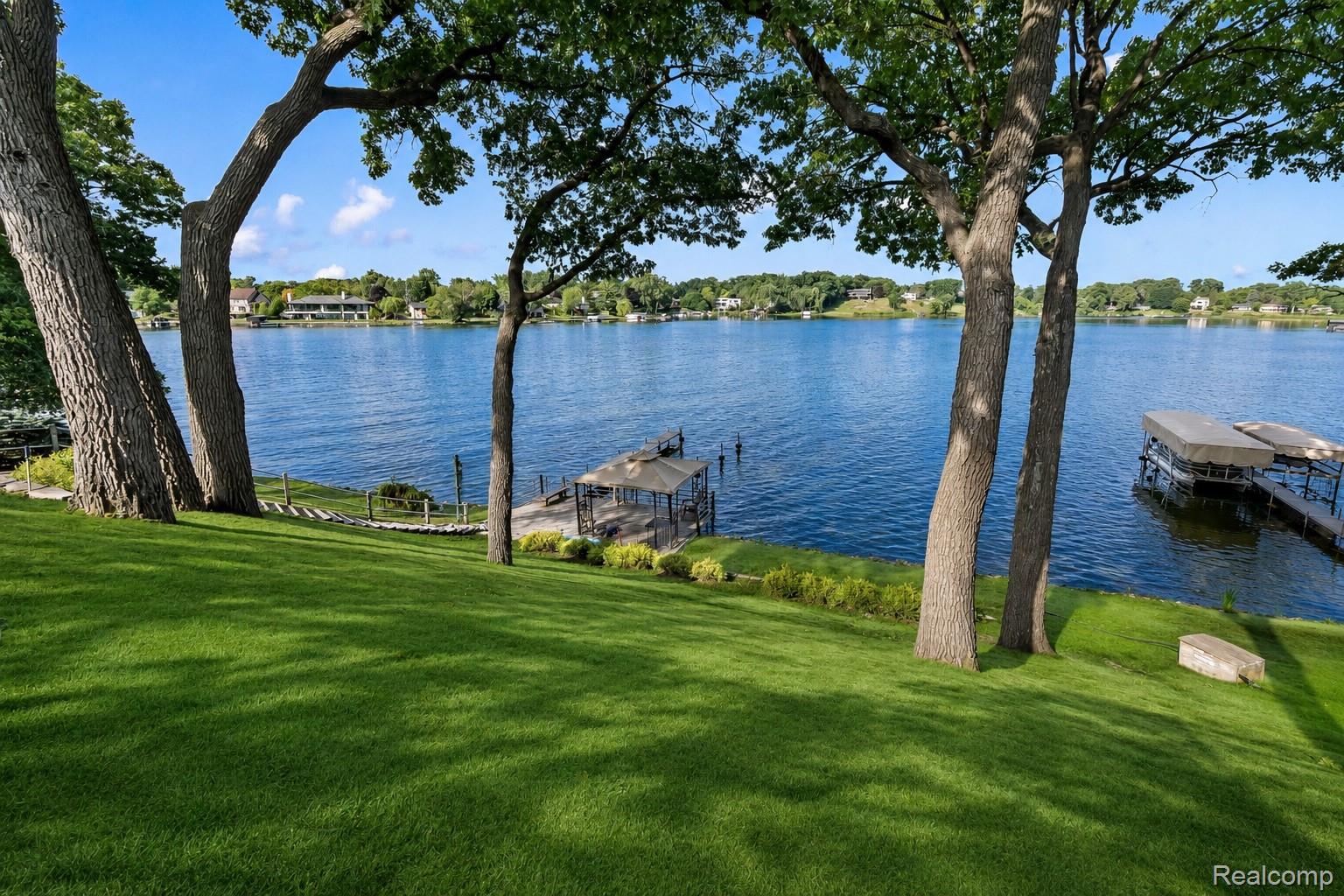 01879 Long Pointe Drive