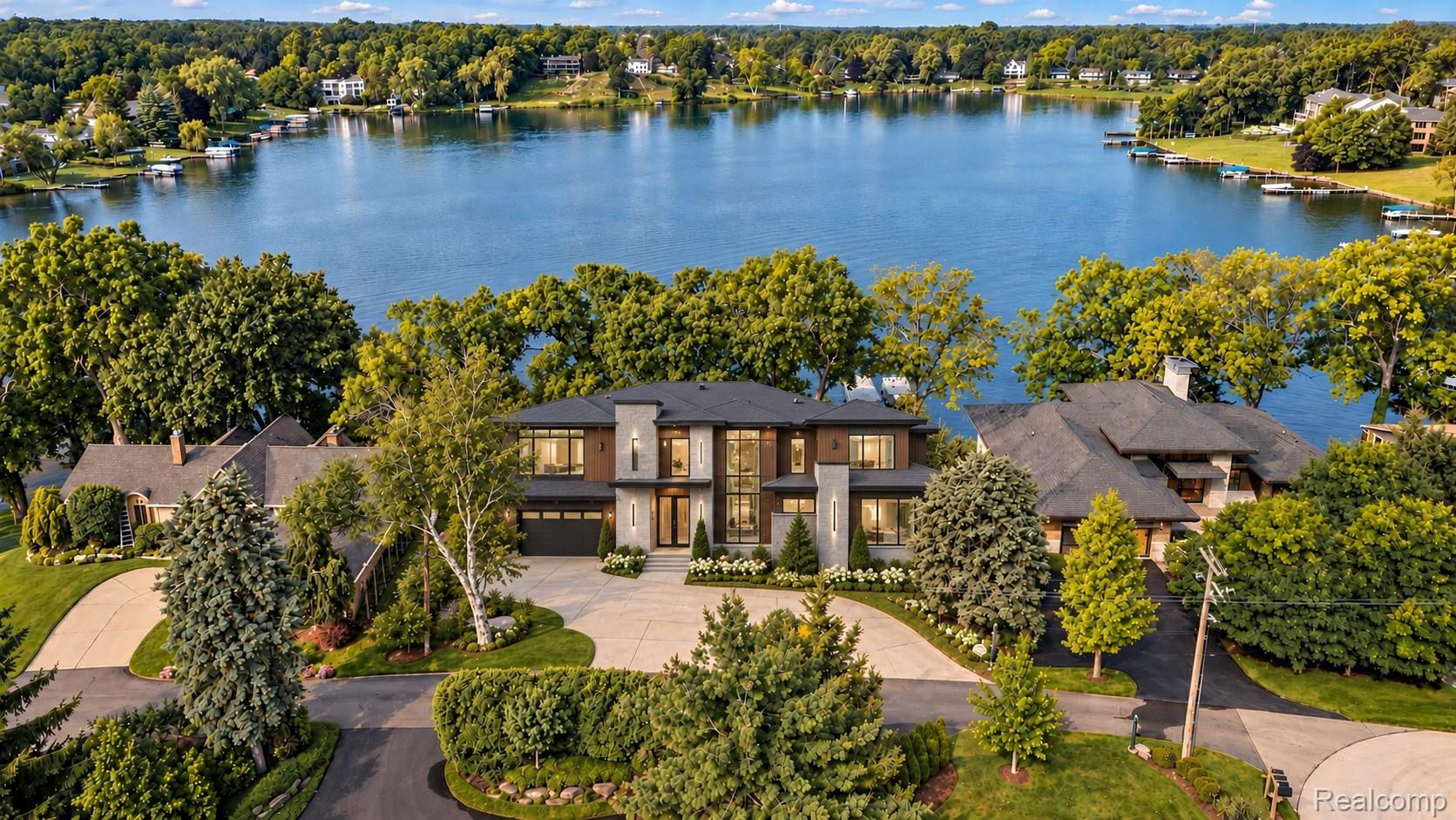 01879 Long Pointe Drive