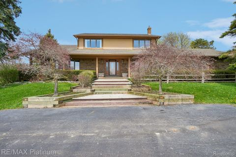 555 Crawford Farm Lane Milford Charter Township MI 48380