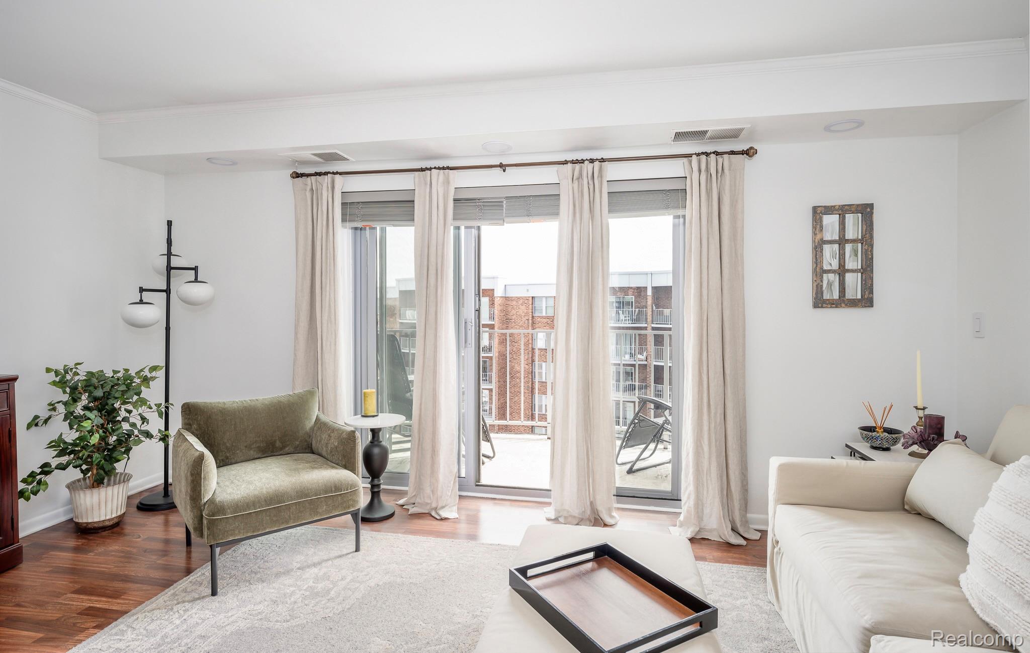 411 S Old Woodward Avenue 1007
