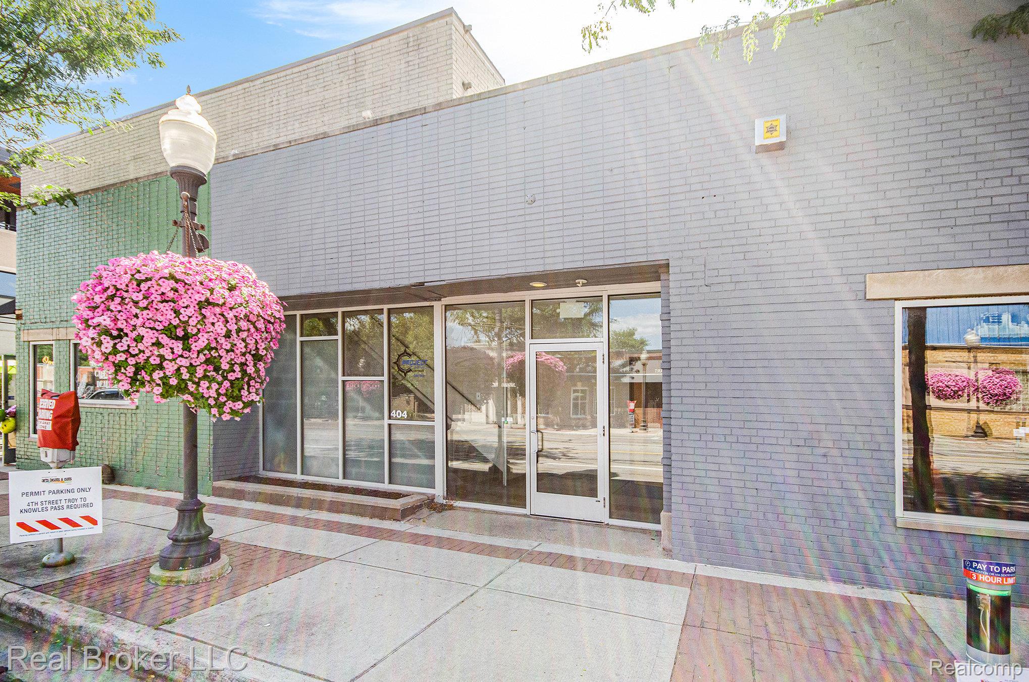 404 E 4th Street