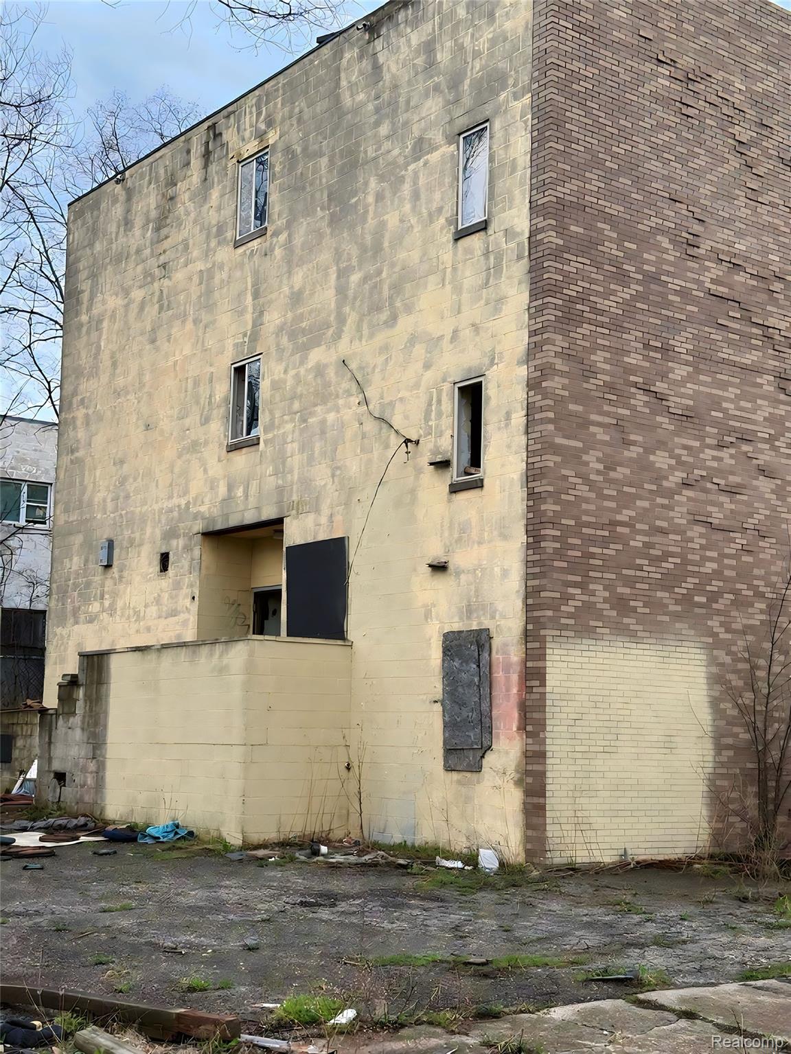 1880 E Grand Boulevard