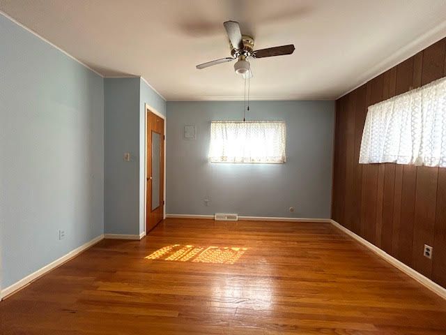 Hazel Park City Oakland, Michigan 48030, United States, 3 Bedrooms Bedrooms, ,1 BathroomBathrooms,Residential,Pending,99433