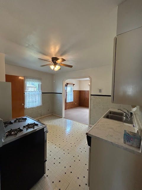 Hazel Park City Oakland, Michigan 48030, United States, 3 Bedrooms Bedrooms, ,1 BathroomBathrooms,Residential,Pending,99433