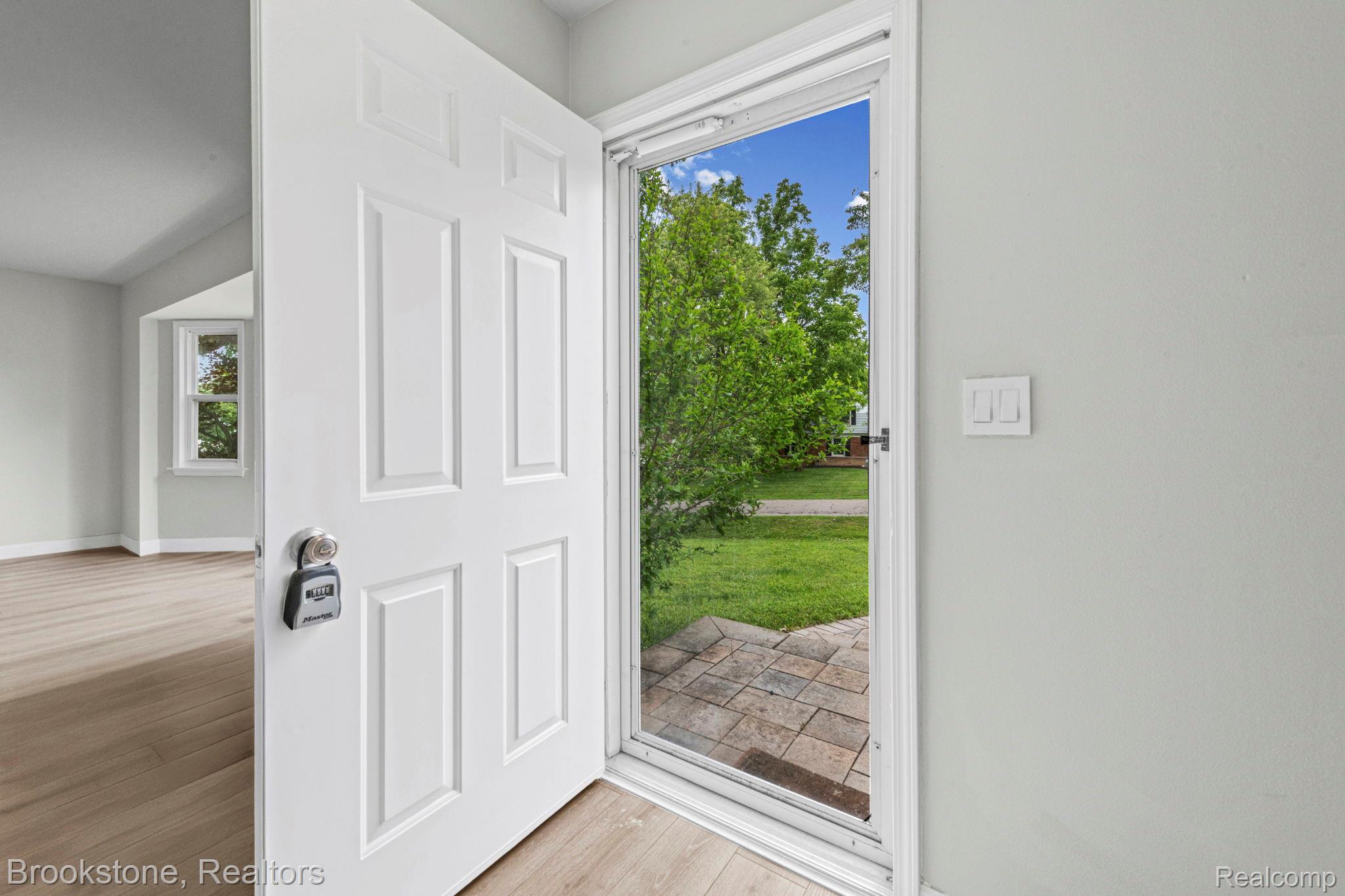 5652 Tequesta Drive