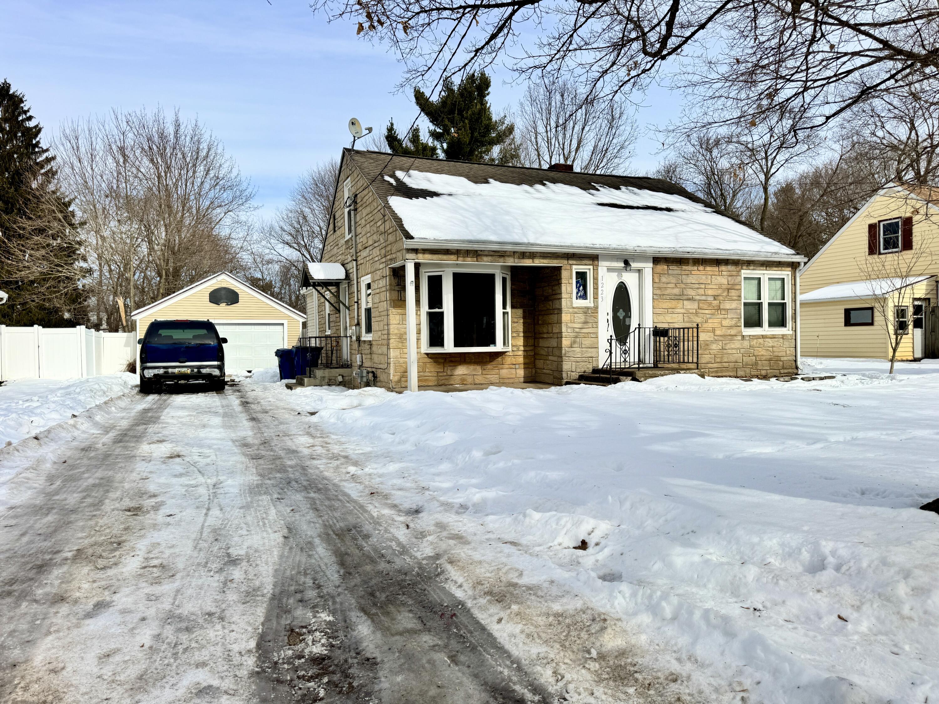 1223 Parchmount Avenue