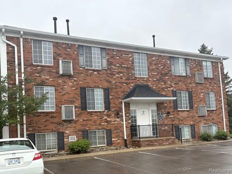 311 W HIGHLAND Road T13 Howell City MI 48843