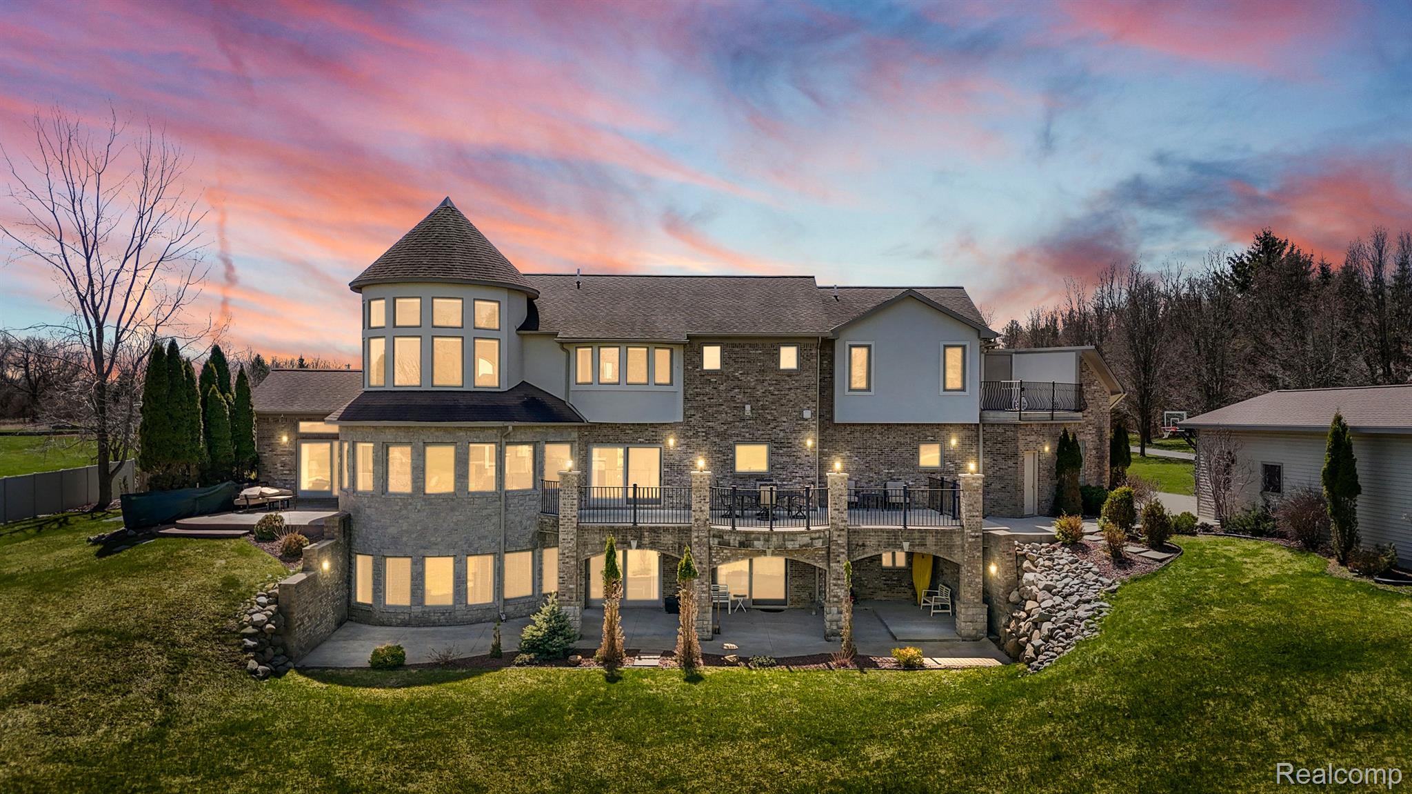 7455 GROVELAND Road