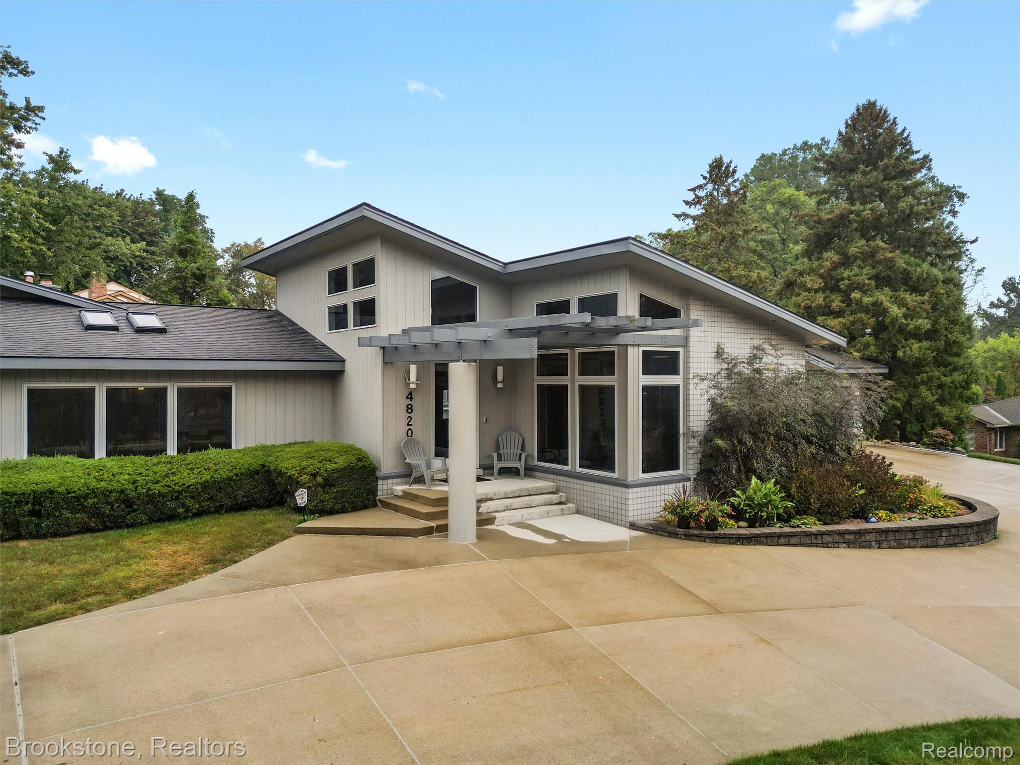 4820 Valley Vista Lane