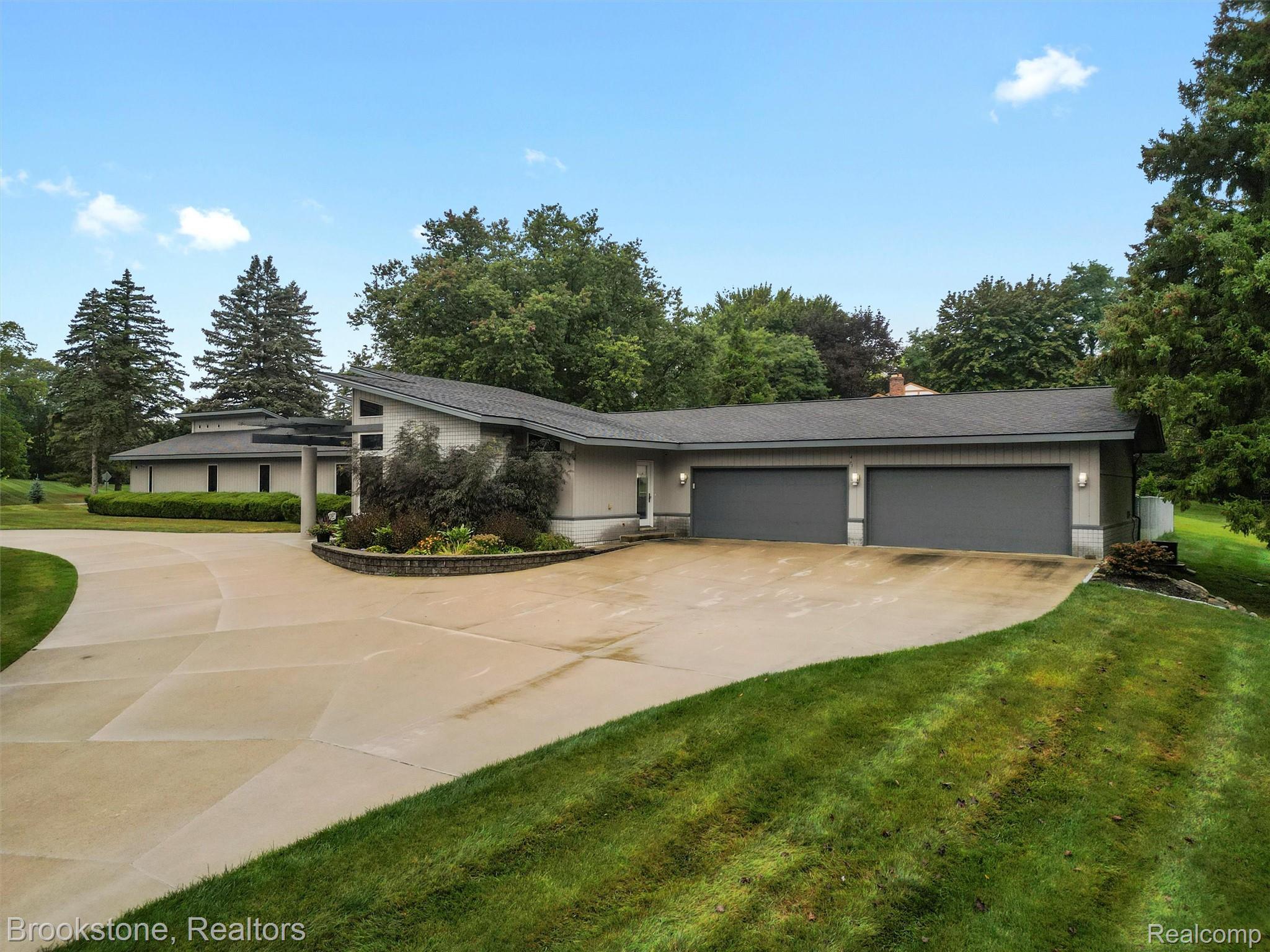 4820 Valley Vista Lane