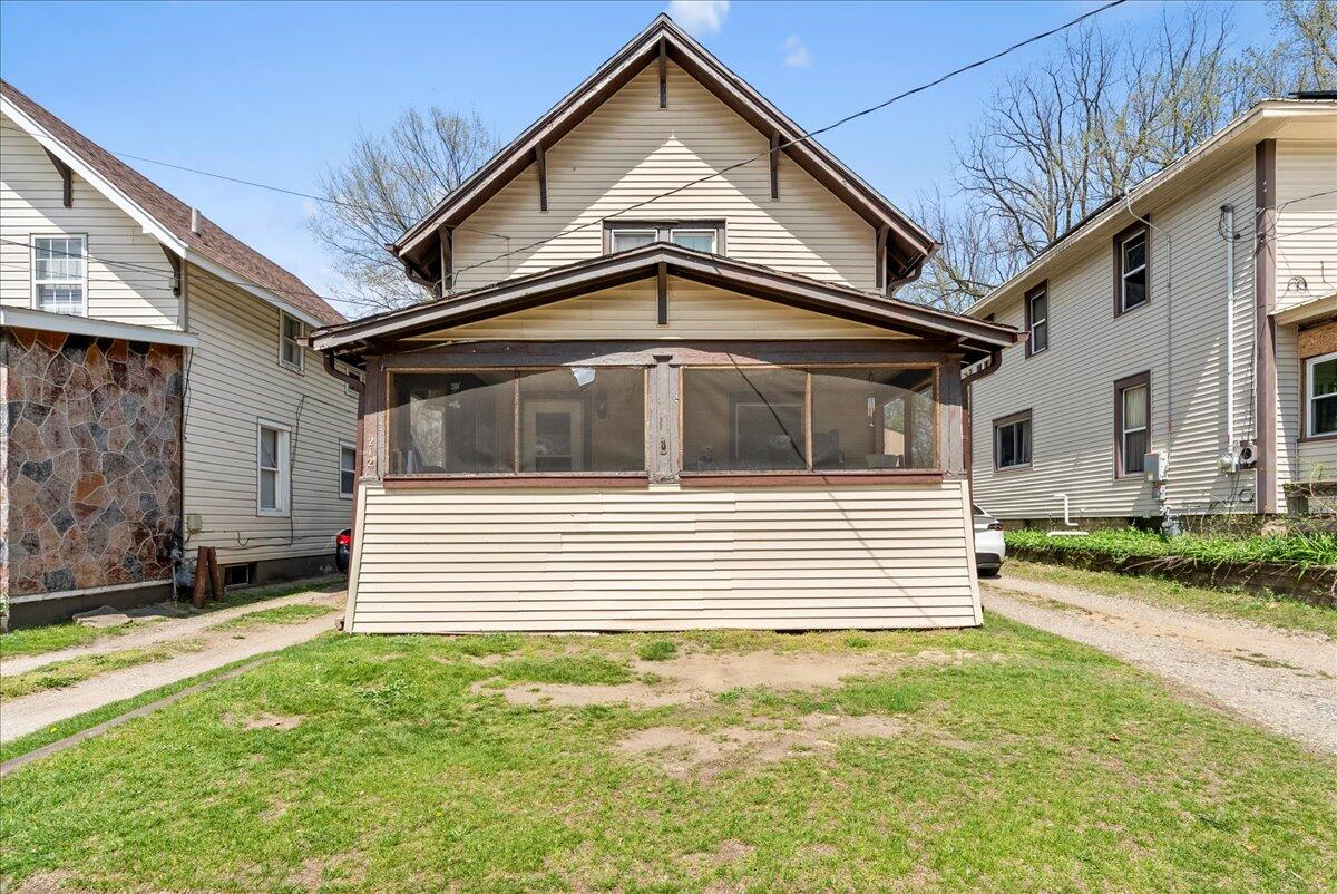 212 Goguac Street W