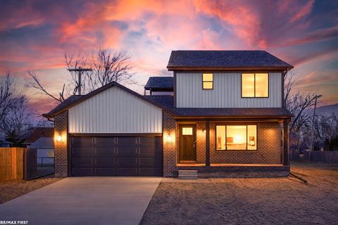 17751 Pasadena Street Roseville City MI 48066