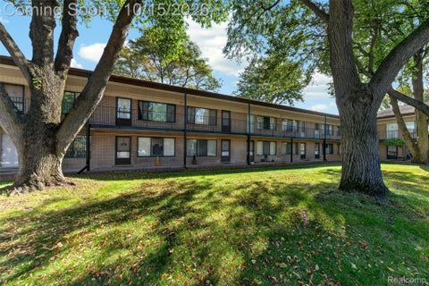 Tiny photo for 995 N Cass Lake Road #125, Waterford Charter Township, MI 48328 (MLS # 20261083260)