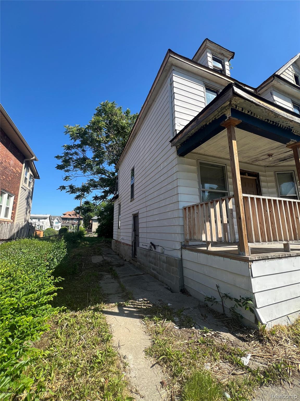 207 CONNECTICUT Street