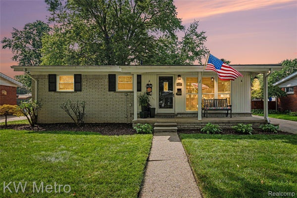 637 KENYON DR, TROY, MI 48083 - Image f8d1097722b9cfce74a0bba16579ff7d/2685377540