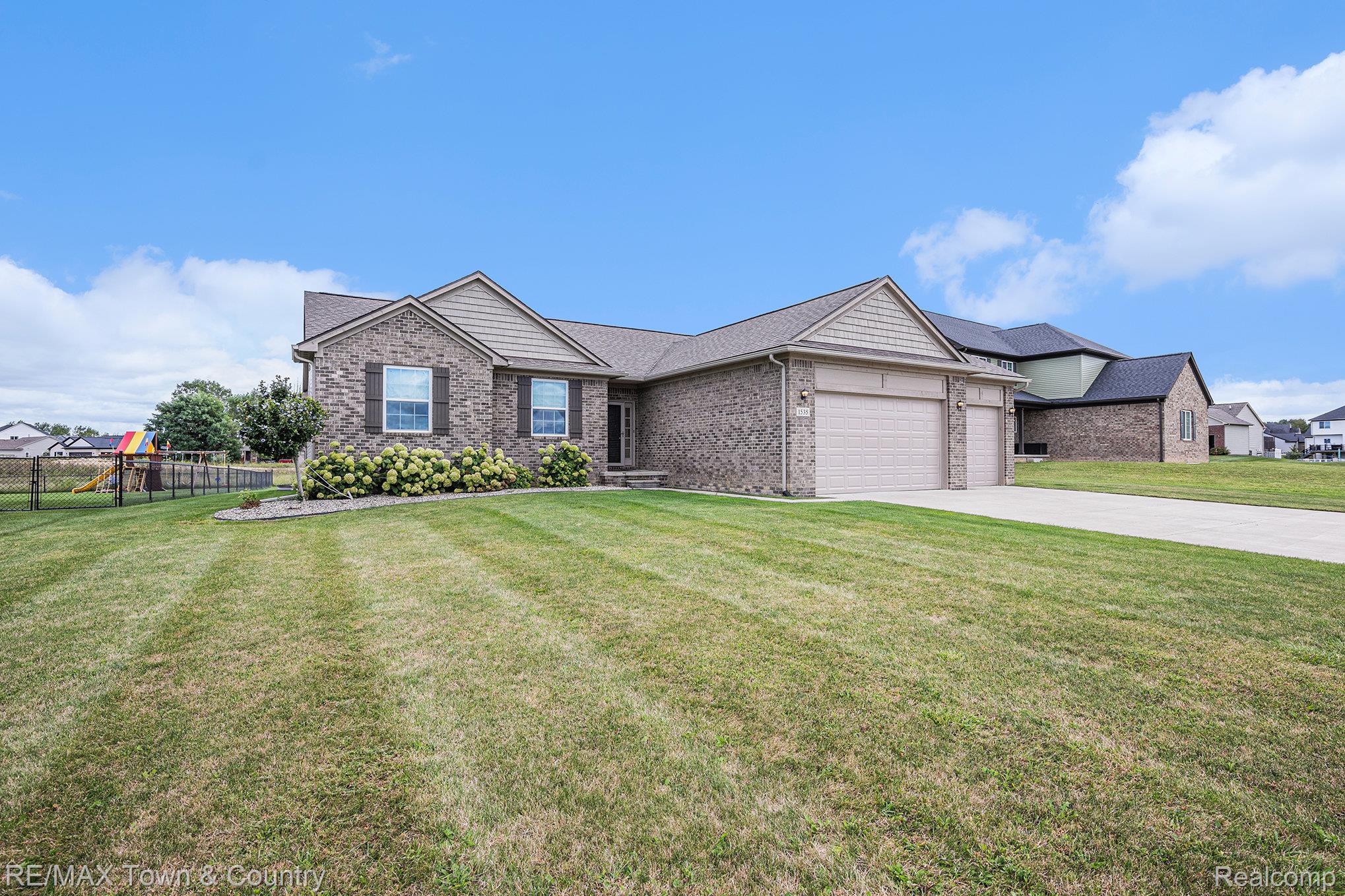 1535 Woodlake Lane