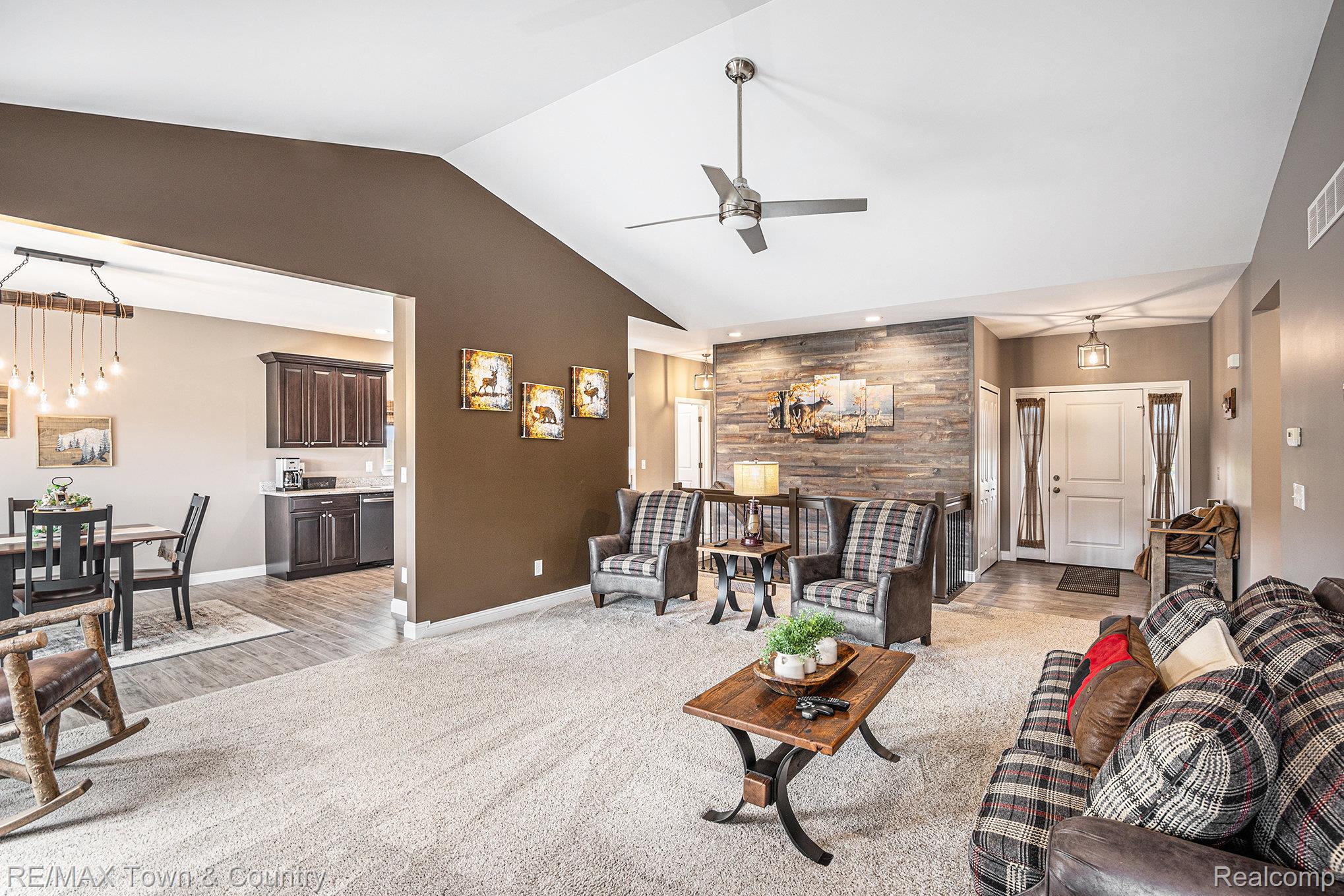 1535 Woodlake Lane