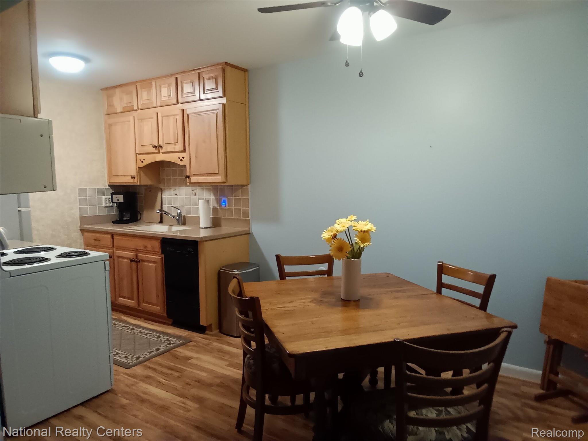 2915 13 Mile Road 406