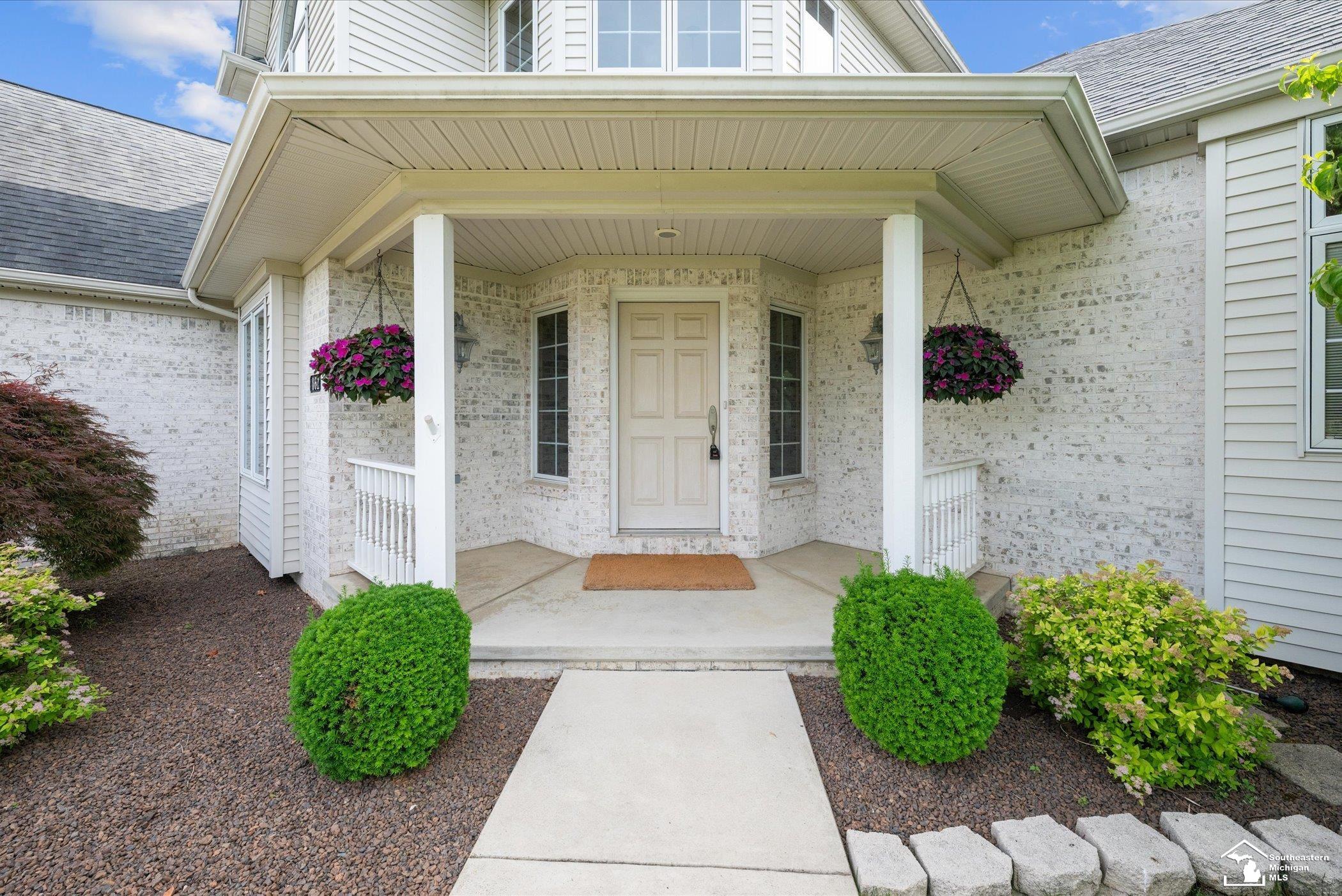 862 SAINT JAMES PARK Avenue