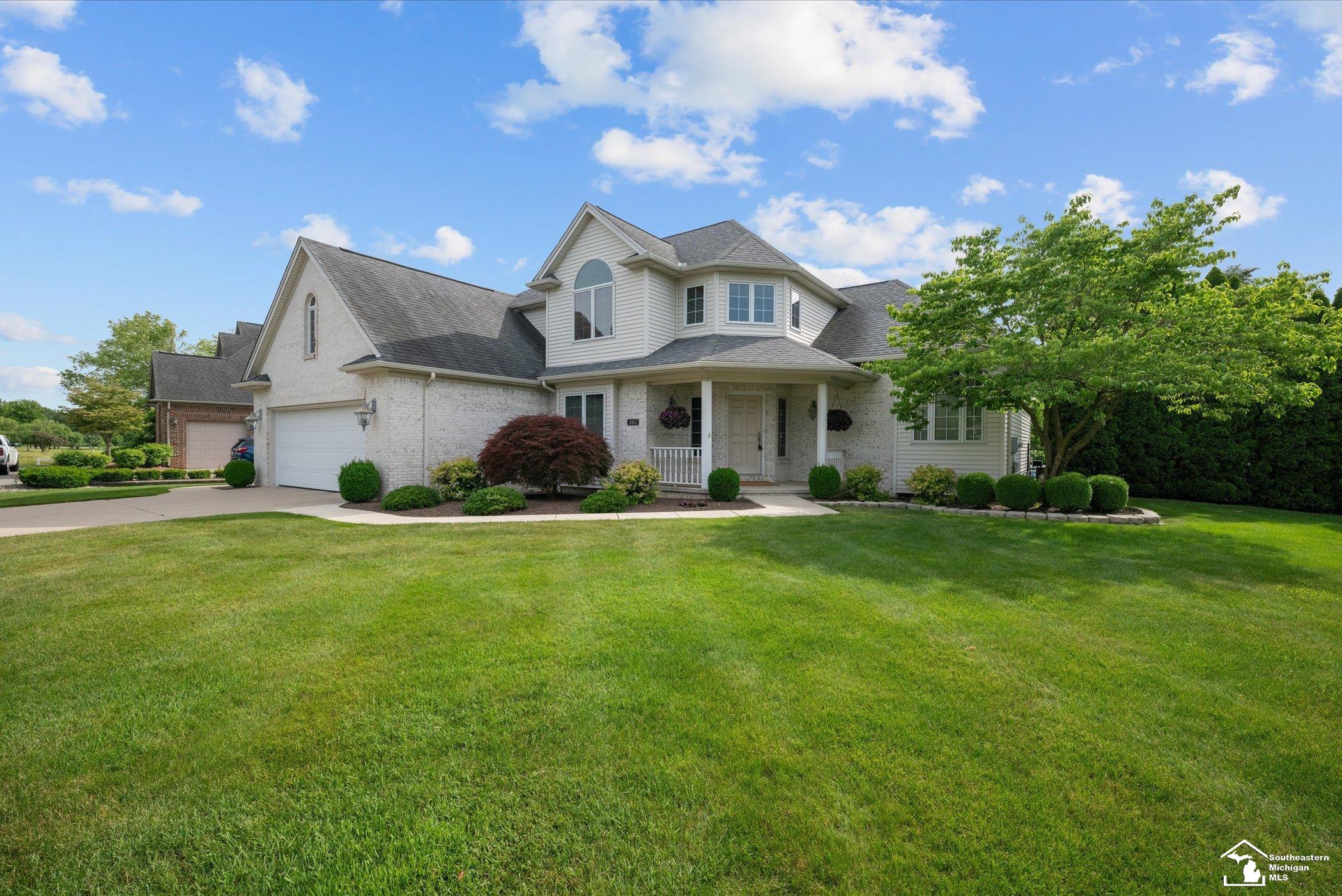862 SAINT JAMES PARK Avenue