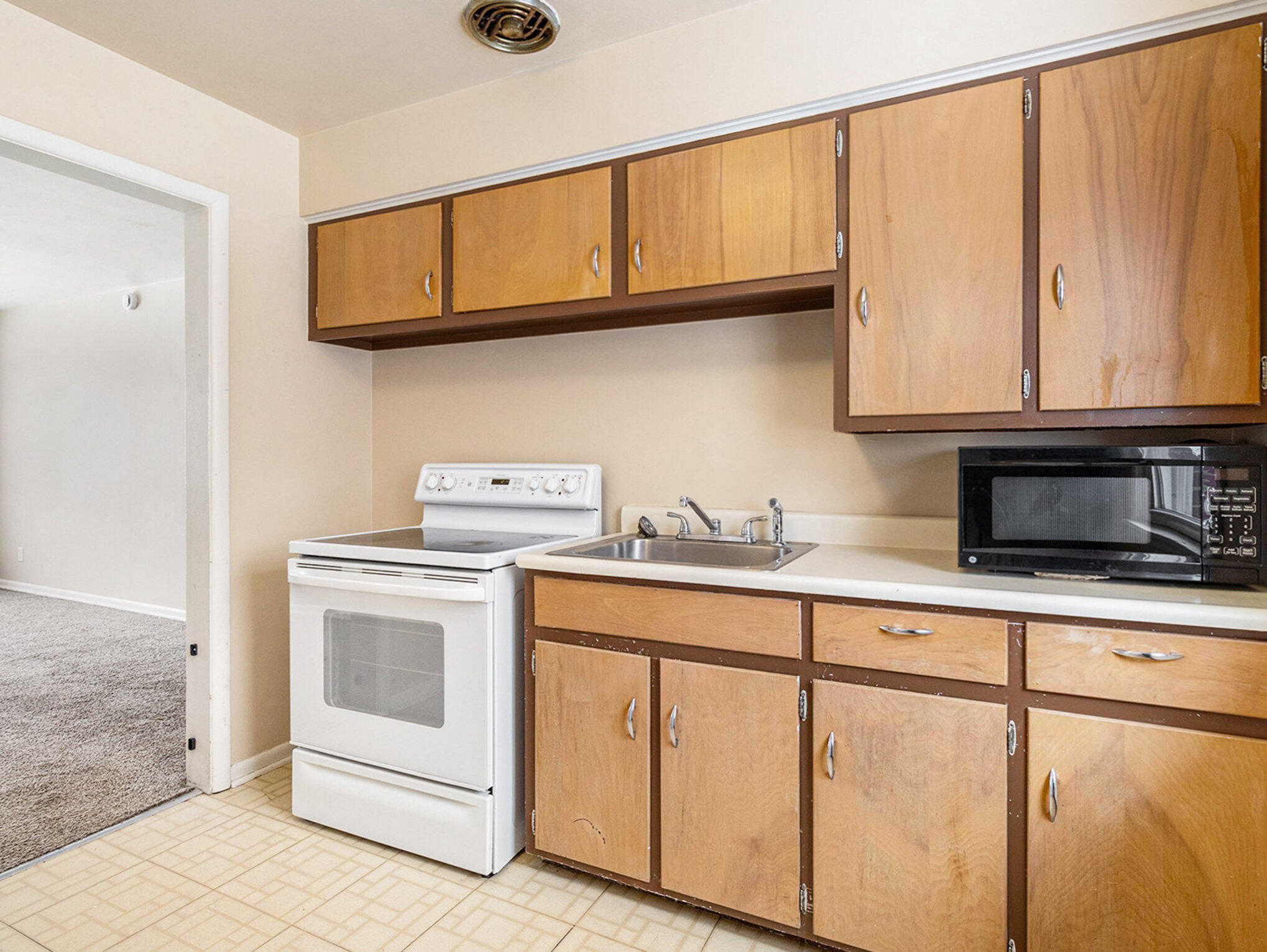 Parchment, Michigan 49004, United States, 2 Bedrooms Bedrooms, ,1 BathroomBathrooms,Residential,Active,94404