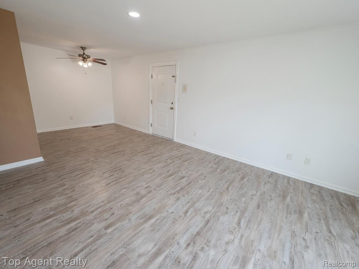 14211 Ivanhoe Drive