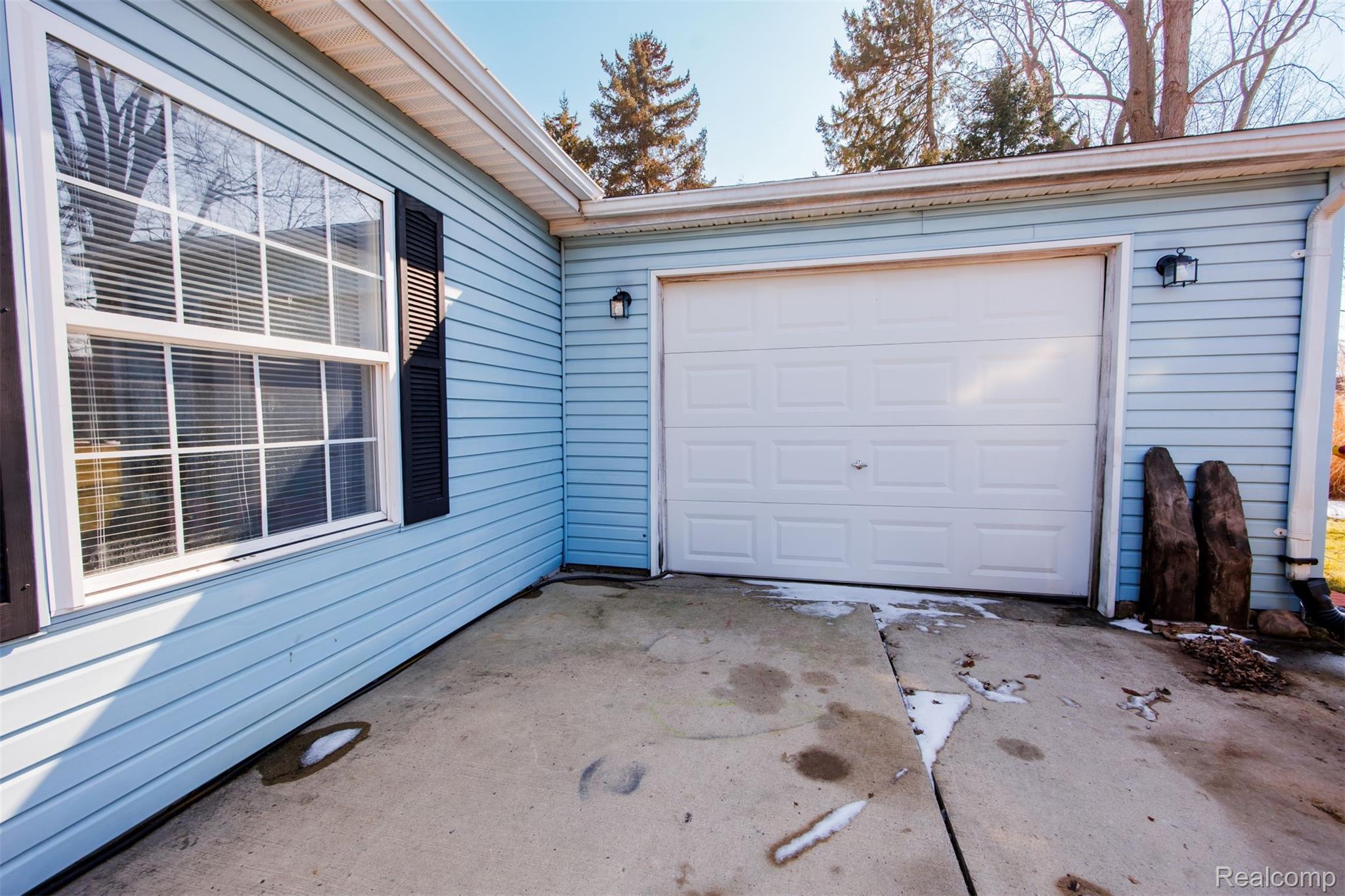 8016 Harbour Drive