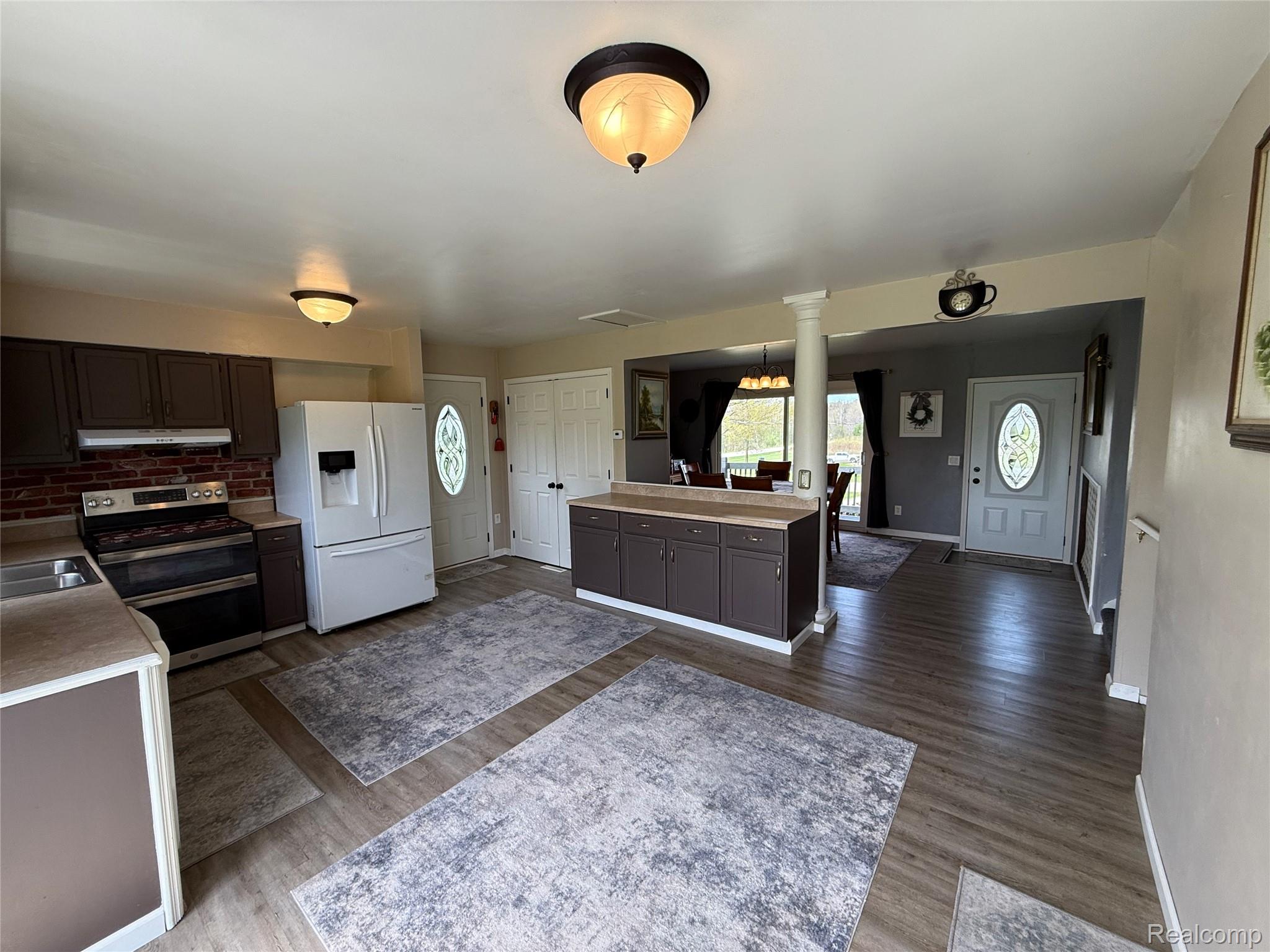 2128 Greenwood Road