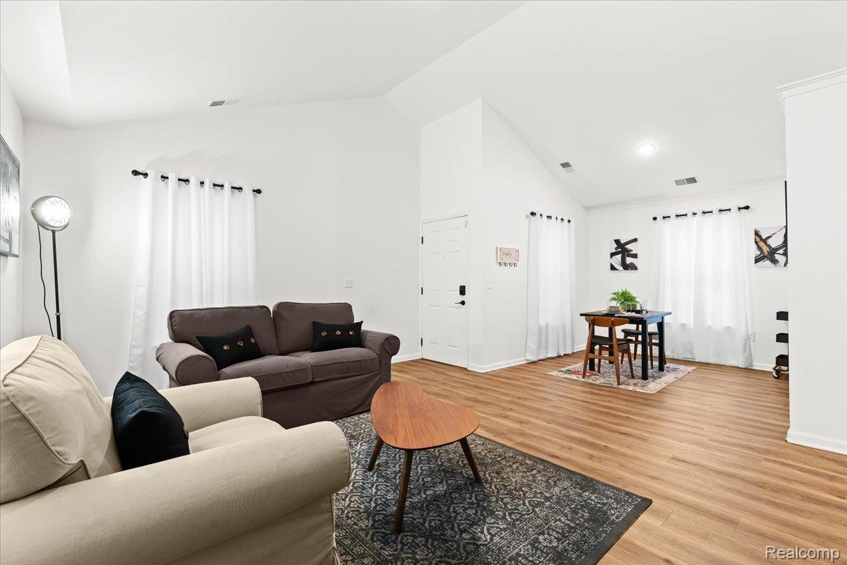 Auburn Hills, Michigan 48326, United States, 3 Bedrooms Bedrooms, ,2 BathroomsBathrooms,Residential,Active,247619