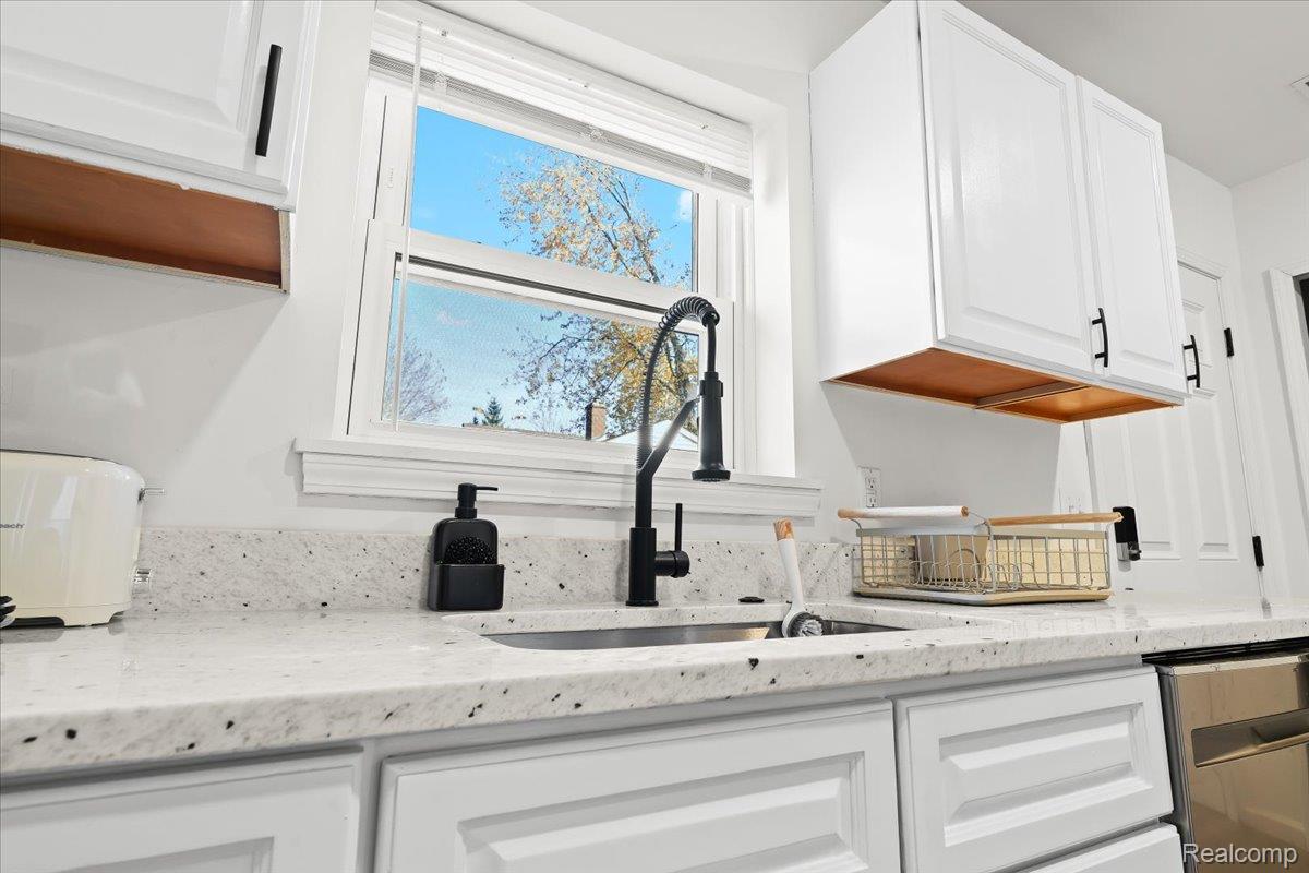 Auburn Hills, Michigan 48326, United States, 3 Bedrooms Bedrooms, ,2 BathroomsBathrooms,Residential,Active,247619