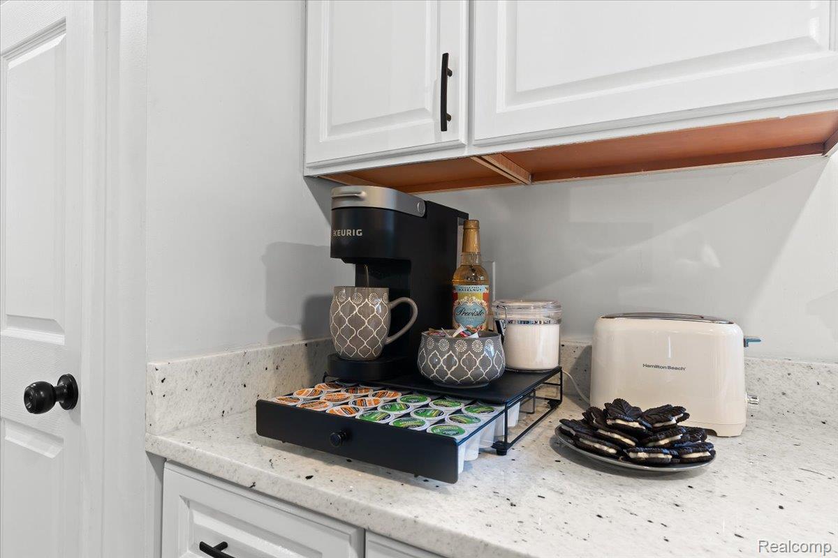 Auburn Hills, Michigan 48326, United States, 3 Bedrooms Bedrooms, ,2 BathroomsBathrooms,Residential,Active,247619