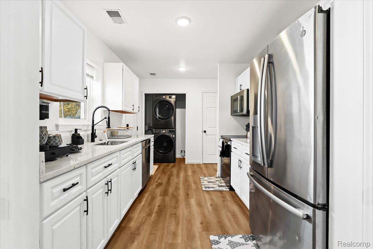 Auburn Hills, Michigan 48326, United States, 3 Bedrooms Bedrooms, ,2 BathroomsBathrooms,Residential,Active,247619