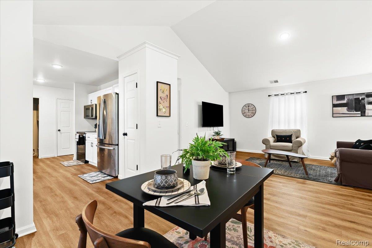 Auburn Hills, Michigan 48326, United States, 3 Bedrooms Bedrooms, ,2 BathroomsBathrooms,Residential,Active,247619