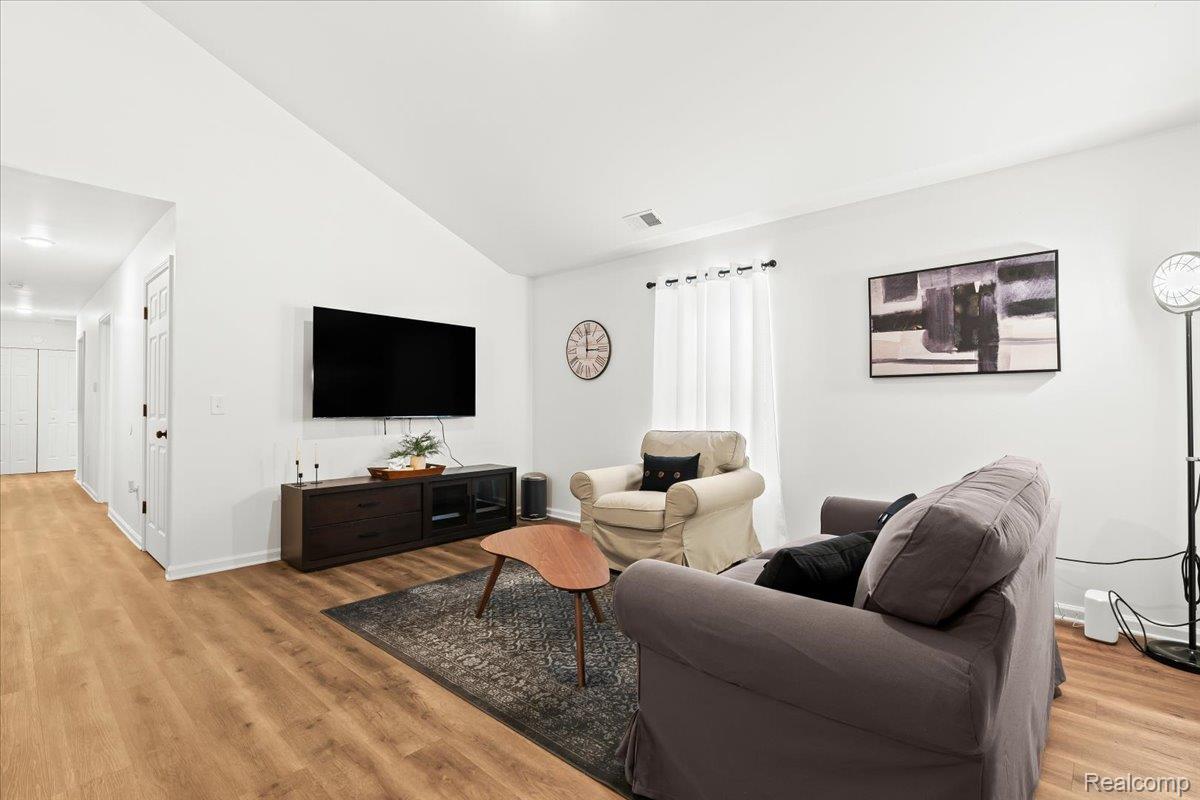 Auburn Hills, Michigan 48326, United States, 3 Bedrooms Bedrooms, ,2 BathroomsBathrooms,Residential,Active,247619