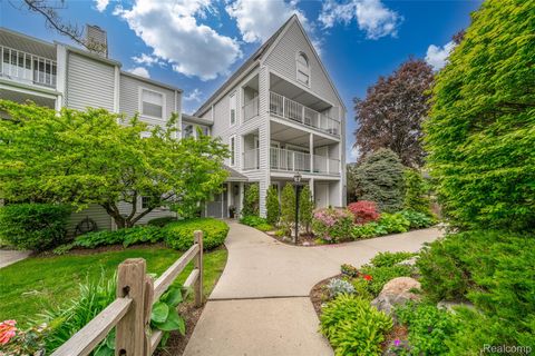 3553 Port Cove Drive 39 Waterford Charter Township MI 48328