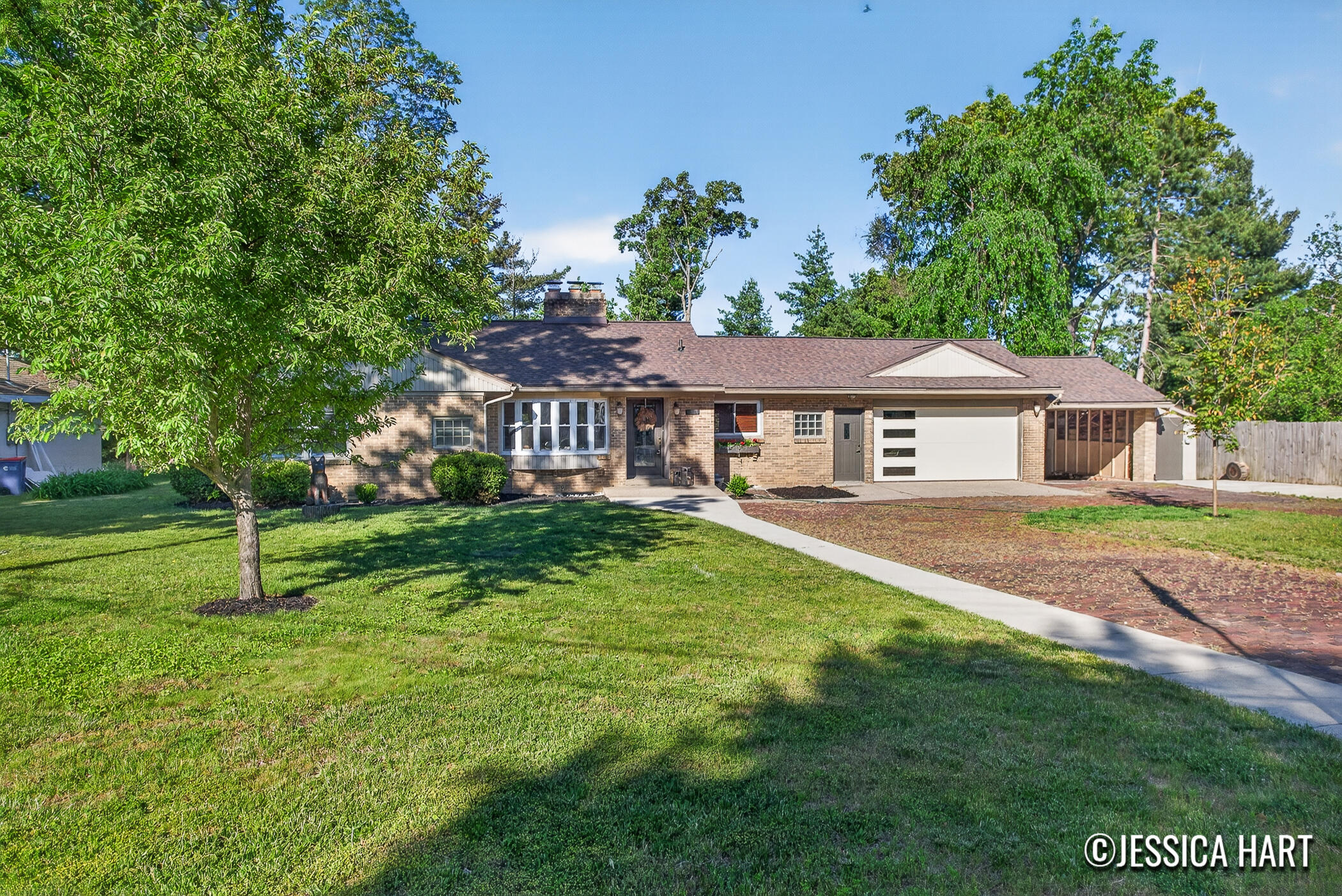 3311 Dorais Drive NE