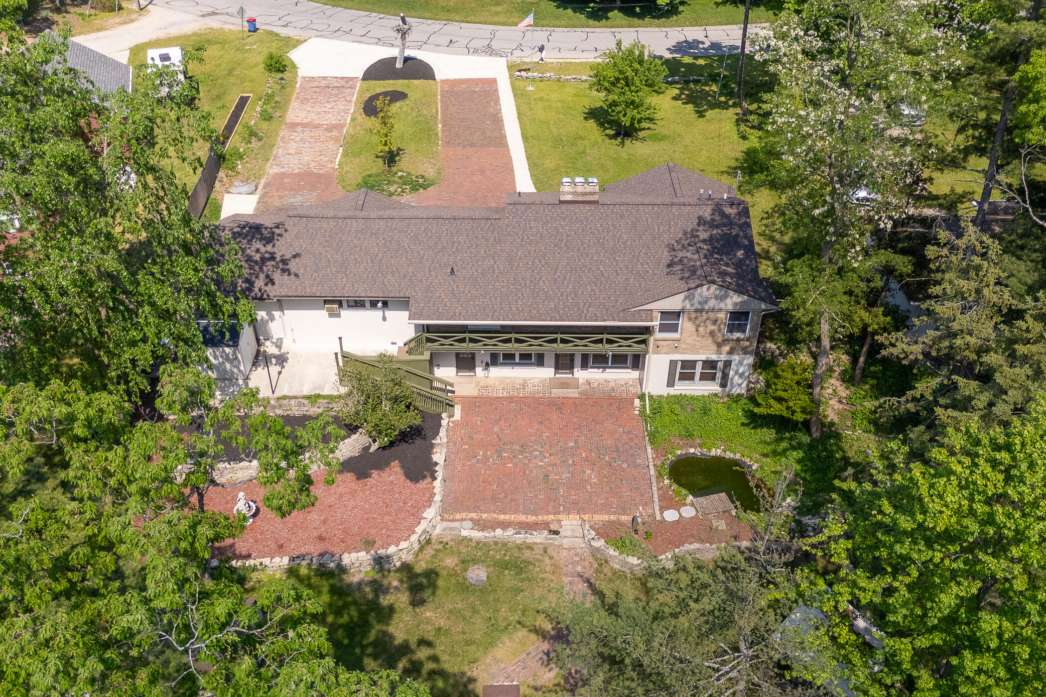 3311 Dorais Drive NE