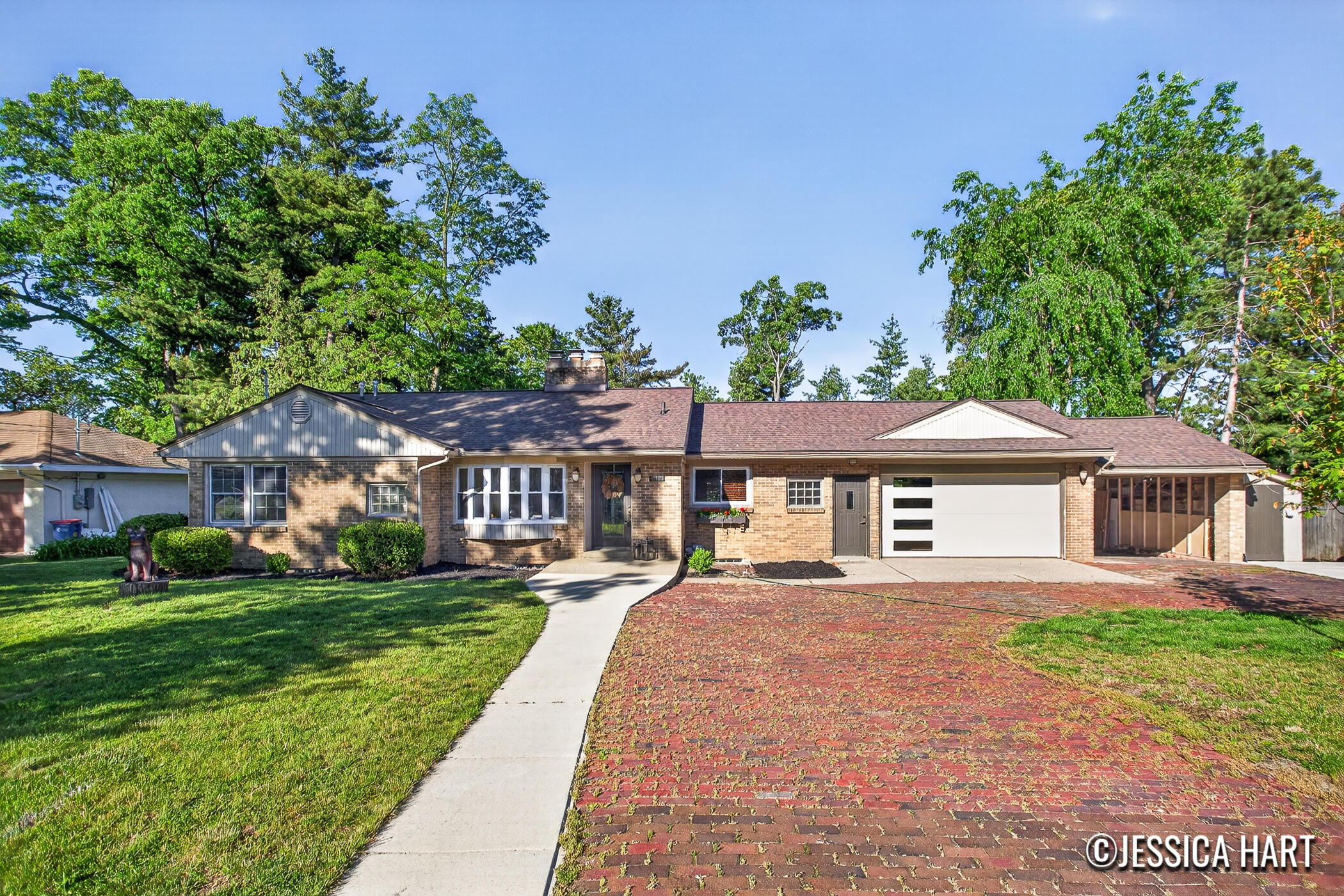 3311 Dorais Drive NE