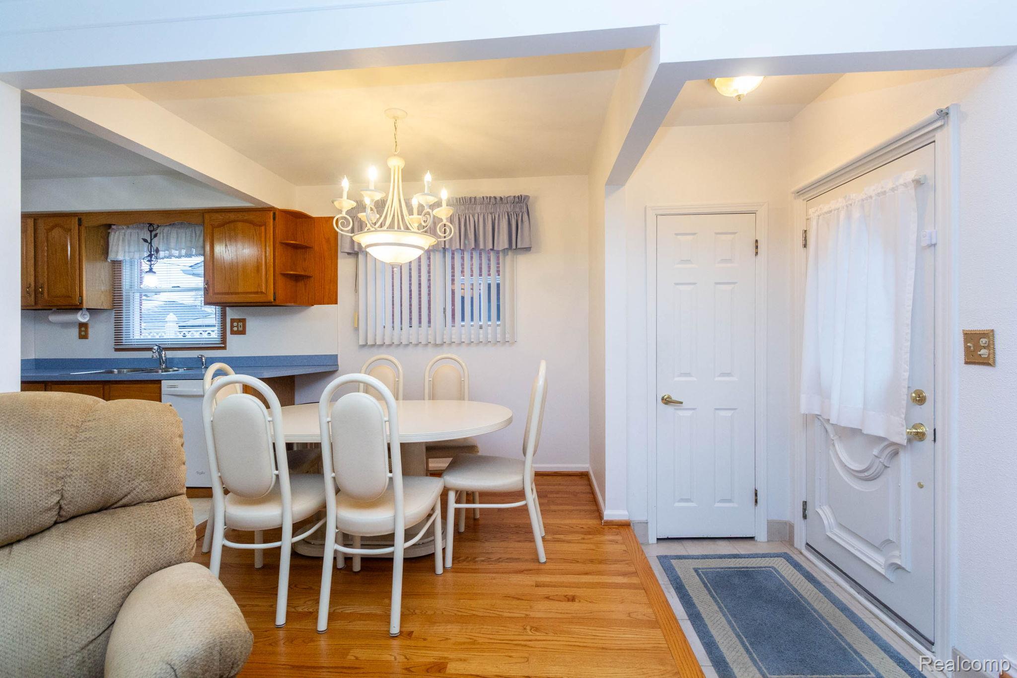 15234 Mulberry Street