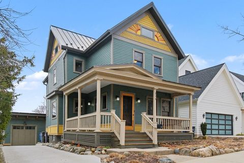 Photo of 215 W Summit Street, Ann Arbor, MI 48103 (MLS # 81026009741)