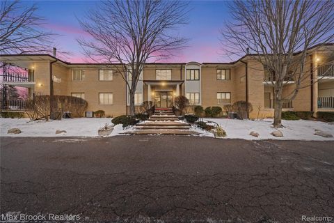 31935 W 14 Mile Road 117 Farmington City MI 48334