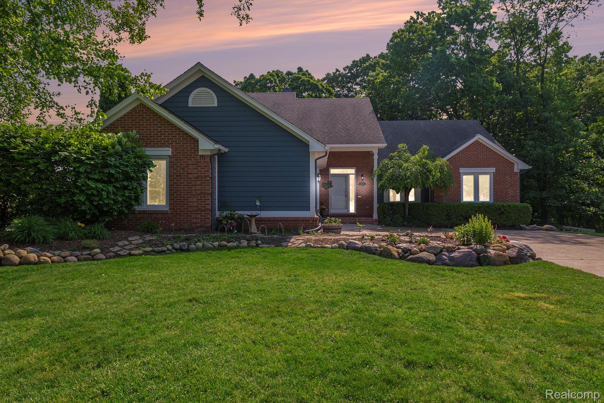 2553 Bay Vista Drive