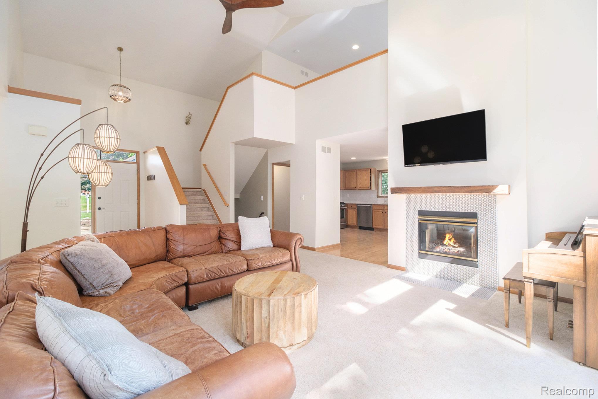 2553 Bay Vista Drive