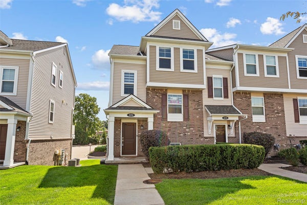 3211 JOHANNA WARE W, WIXOM, MI 48393 - Image f935f0ea58bb42ec3d35eaa8e6a0364f/2100487121