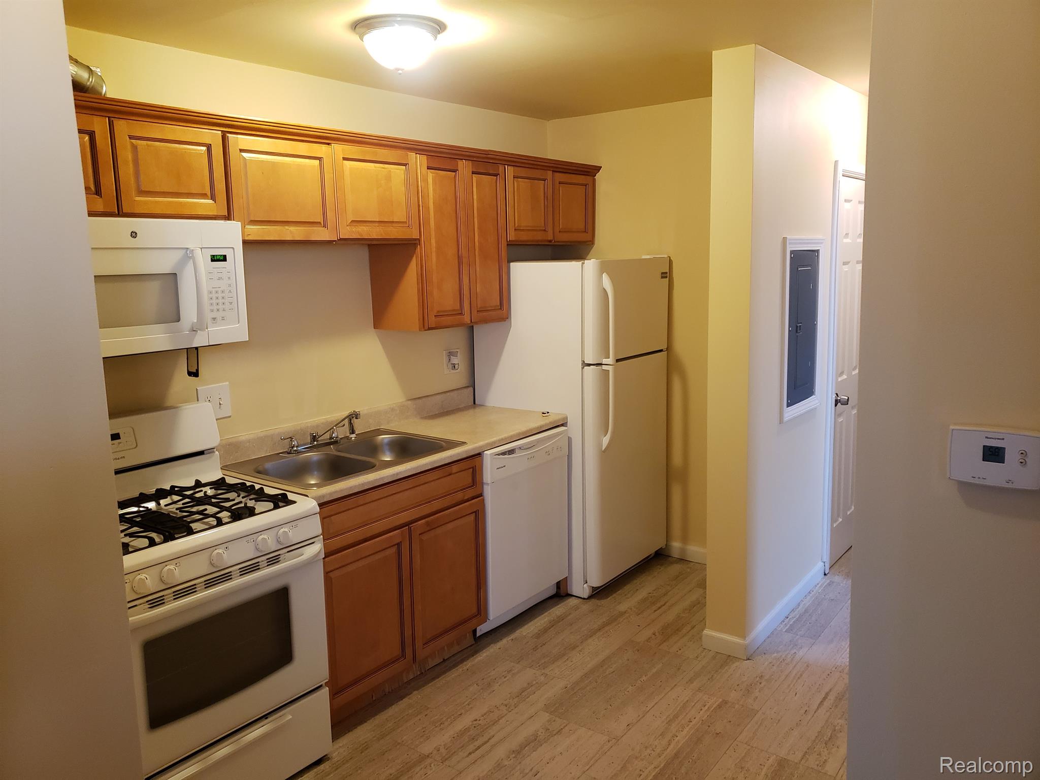 71 E GREAT LAKES Street