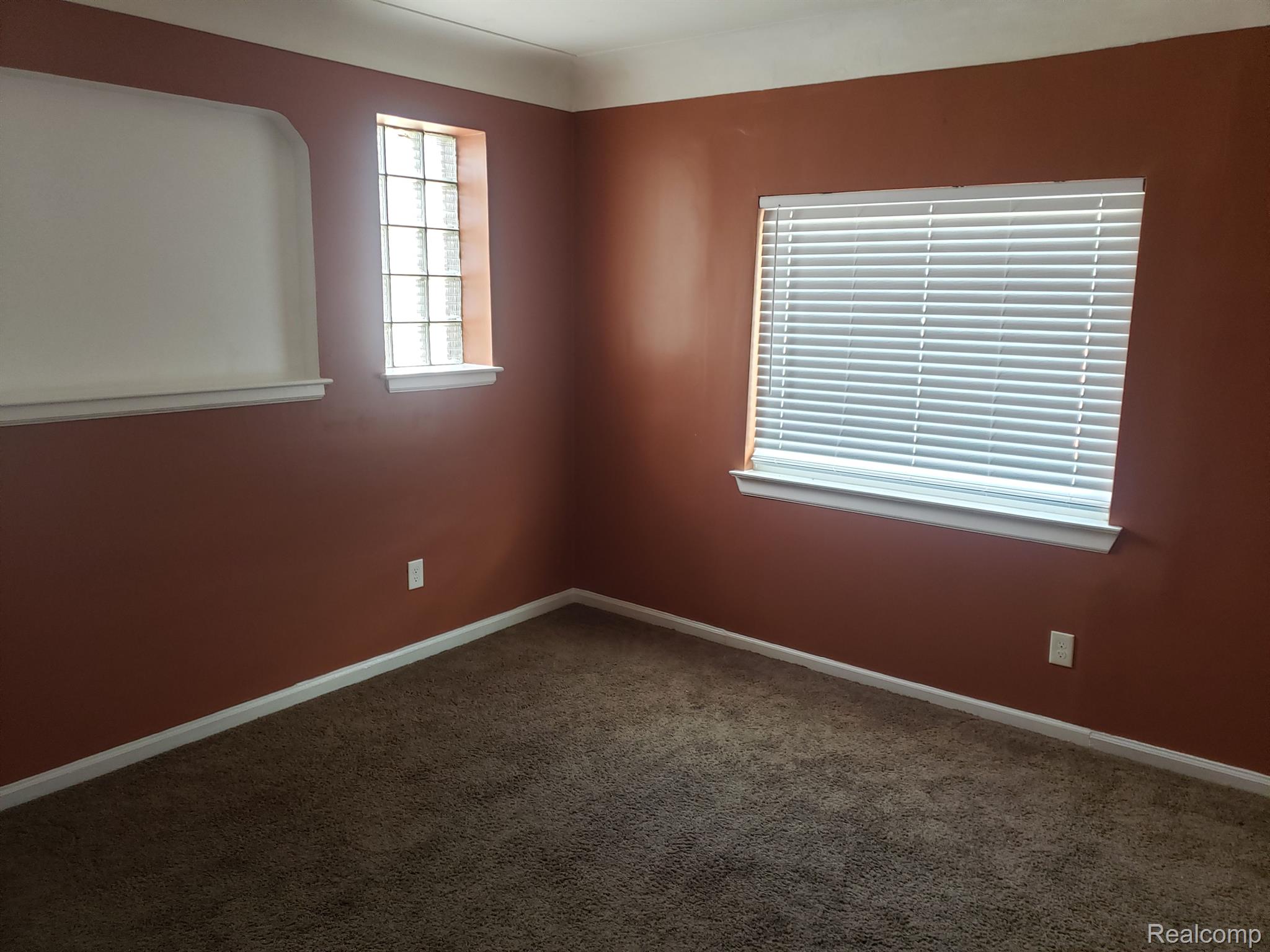 71 E GREAT LAKES Street