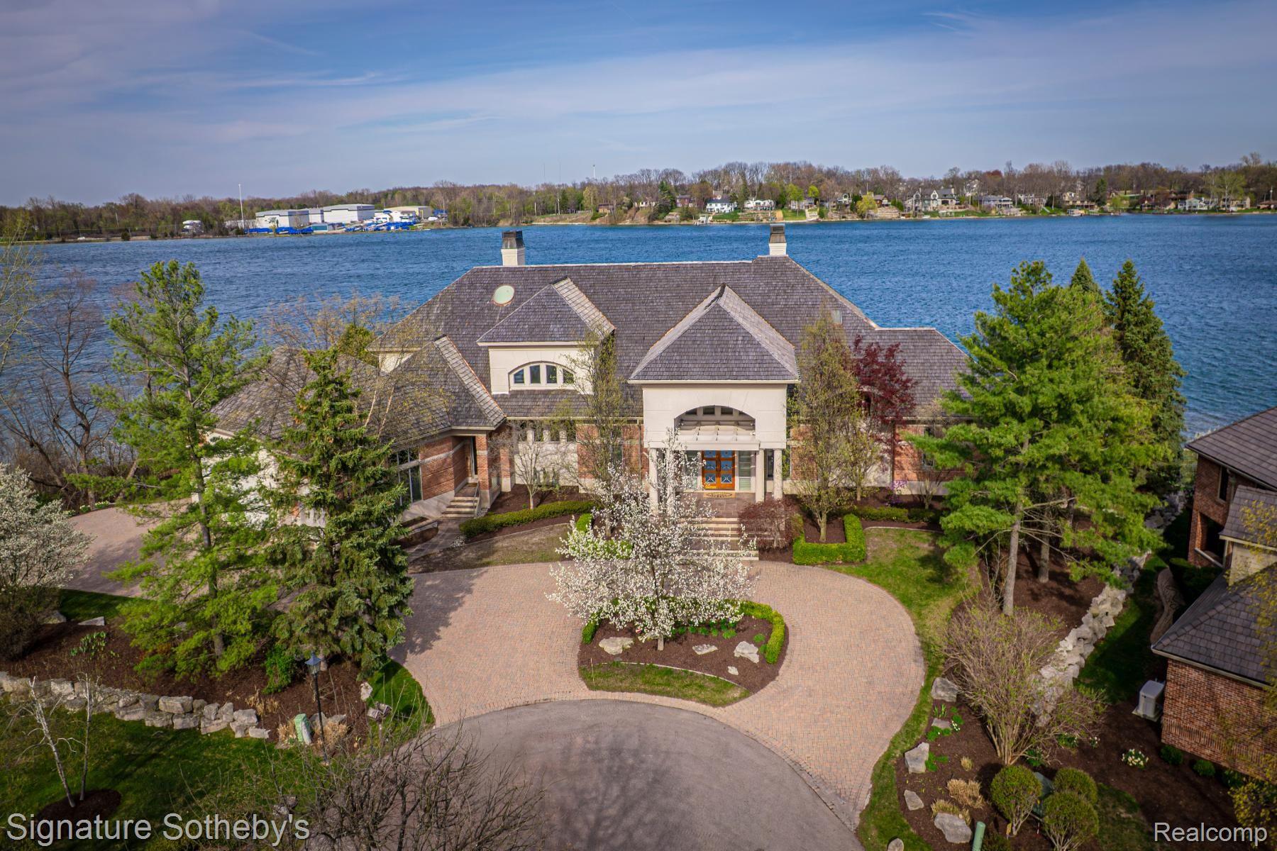 82 CHATEAUX DU LAC