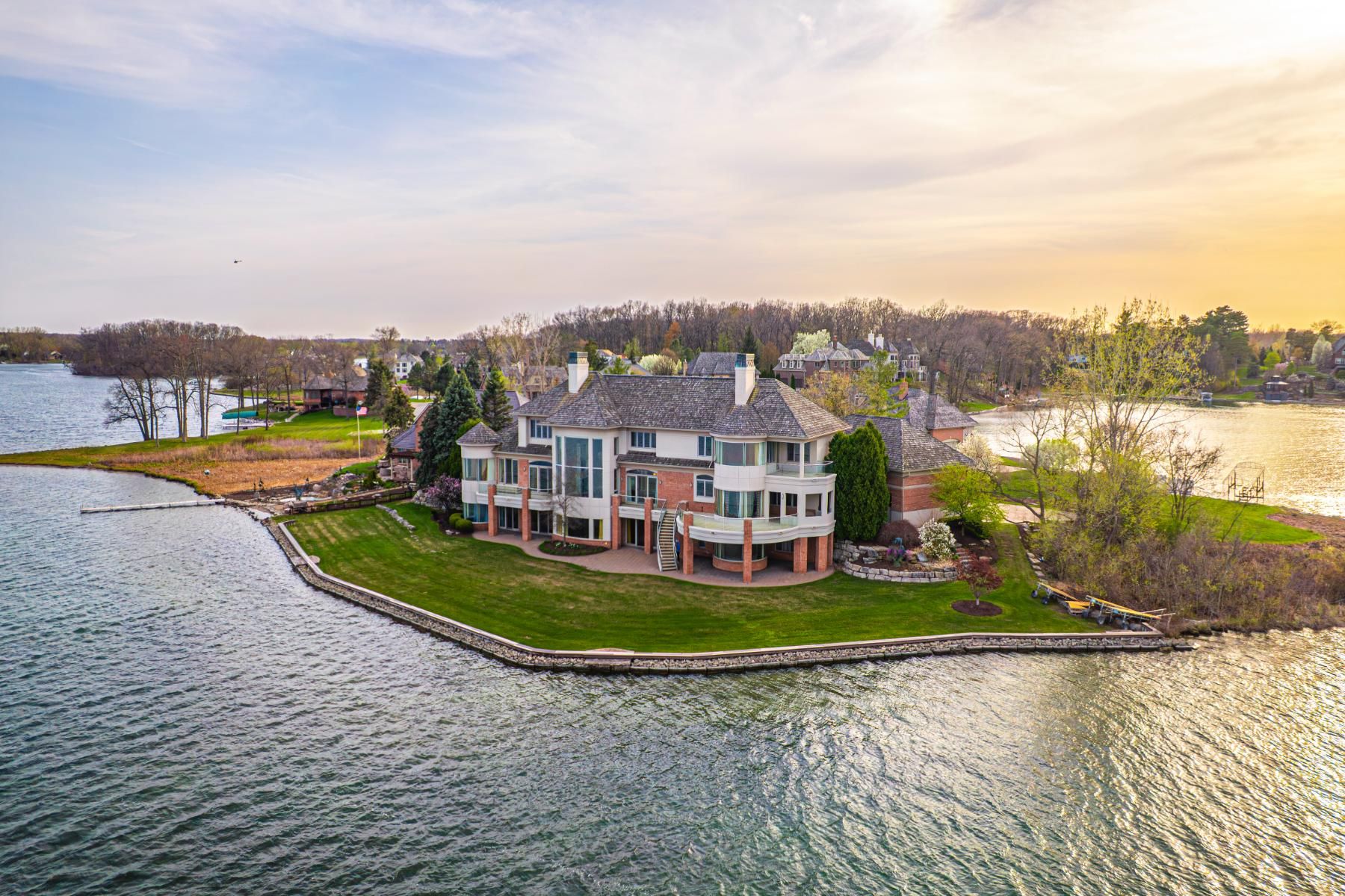82 CHATEAUX DU LAC